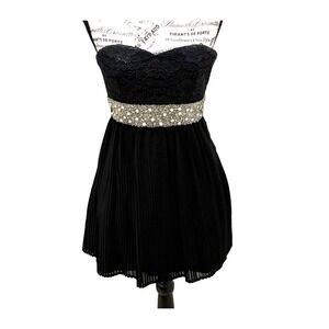 My Michelle Women's Beaded Strapless Lace Mini Dress Bow‎ Black/Silver Size 1